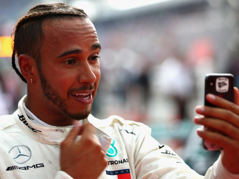 ويل سميث يخطف لويس هاميلتون قبل سباق Formula-1 بأبو ظبي
